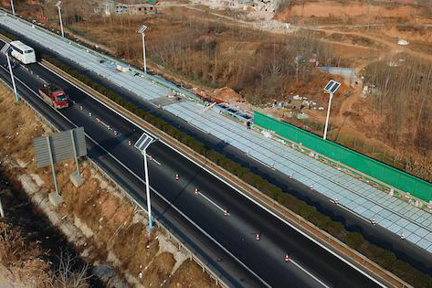 China's first solar freeway through the end of the year